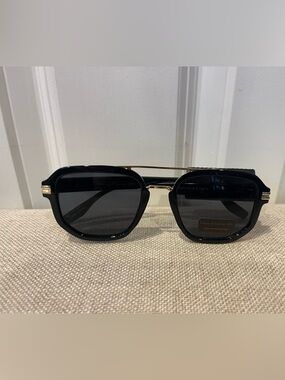 NWT HOUSE OF HARLOW 1960 WOMEN'S SQUARE BLACK & GOLD SUNGLASSES